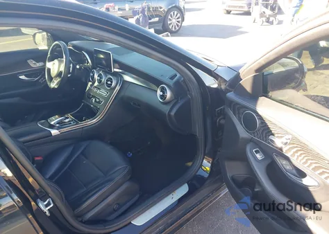 2015 Mercedes-Benz C 300 Sport 4Matic z USA, uszkodzony, nr VIN 55SWF4KB9FU058468